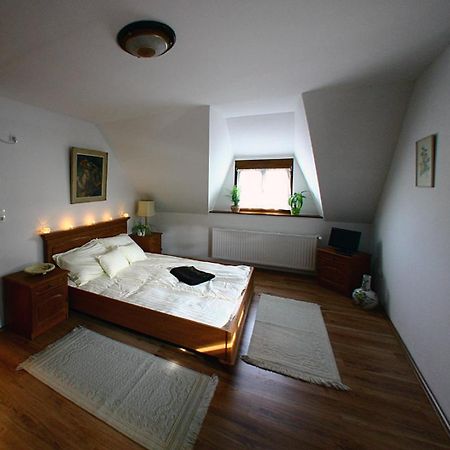 Wekler Csaladi Pinceszet Es Panzio Hotel Mecseknadasd Ngoại thất bức ảnh